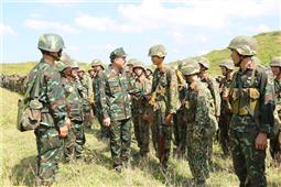 Tự hào truyền thống, xây dựng LLVT Quân khu vững mạnh về chính trị